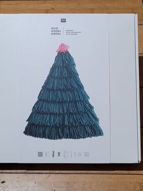 Rico Design Latch Hooking Kits - Christmas Tree Wall Hanging, 17" x 18" NWT